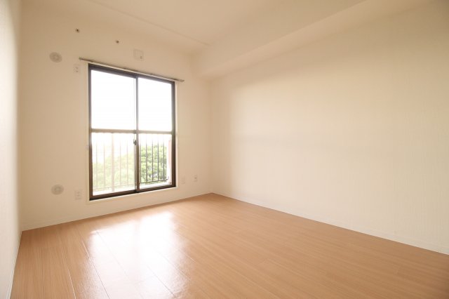 ビューテラス橘 居間