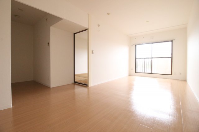 ビューテラス橘 居間