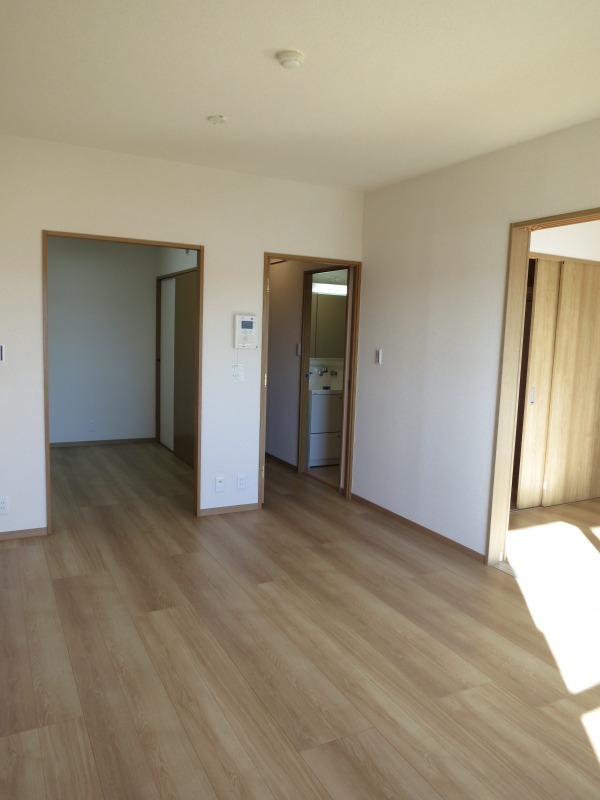 サンシャインヒルズ 居間