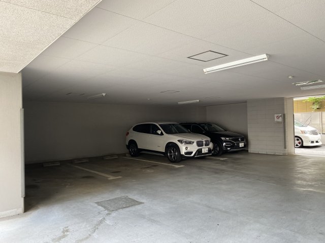 エレガント日吉 駐車場