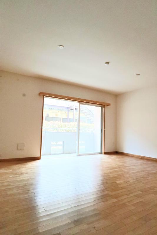 初音マンション 居間