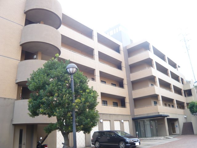 アーヴァイン山太 駐車場