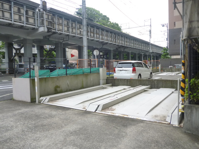 ミスミコーチ 駐車場