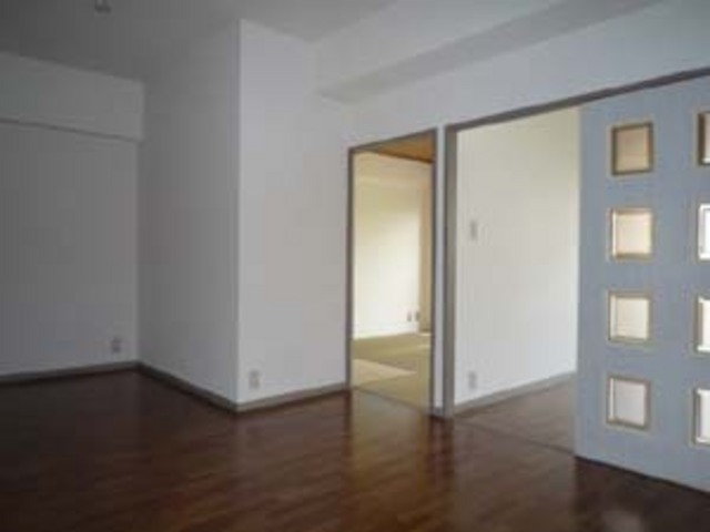 ブリッジ壱番館 居間