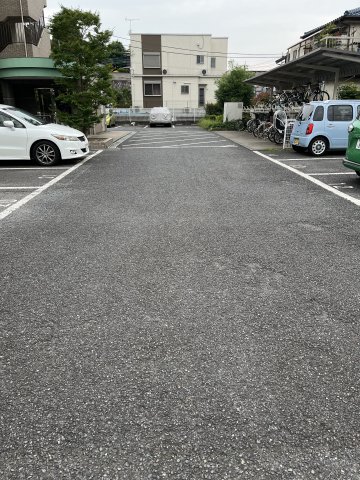 エーデルワイス高見 駐車場