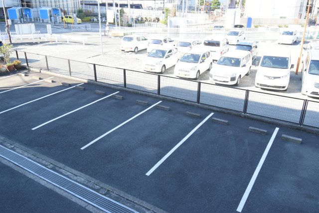 セントラルパレス二俣川 駐車場