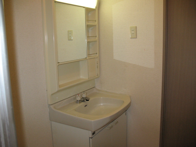 りぶいんしらゆり光 洗面