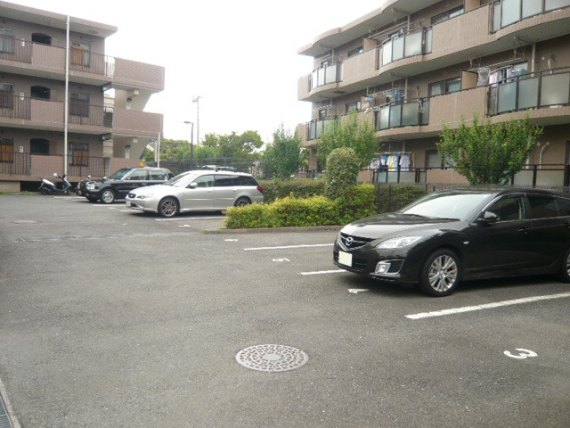 りぶいんしらゆり光 駐車場