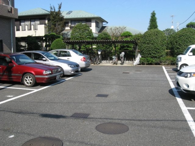 アルテール戸塚 駐車場