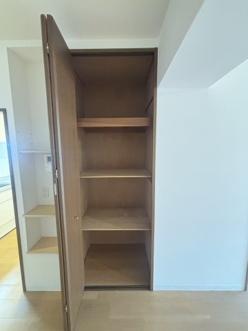 コンフォール西寺尾 居間