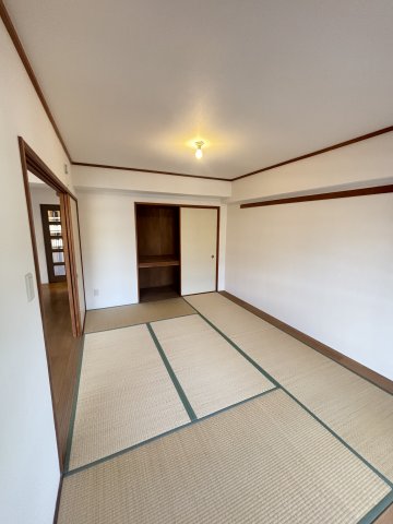 コンフォール西寺尾 居間