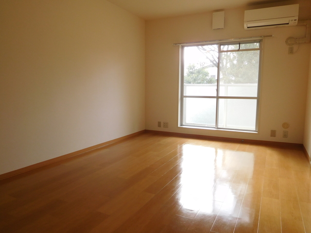 ヒルズ千草台 居間