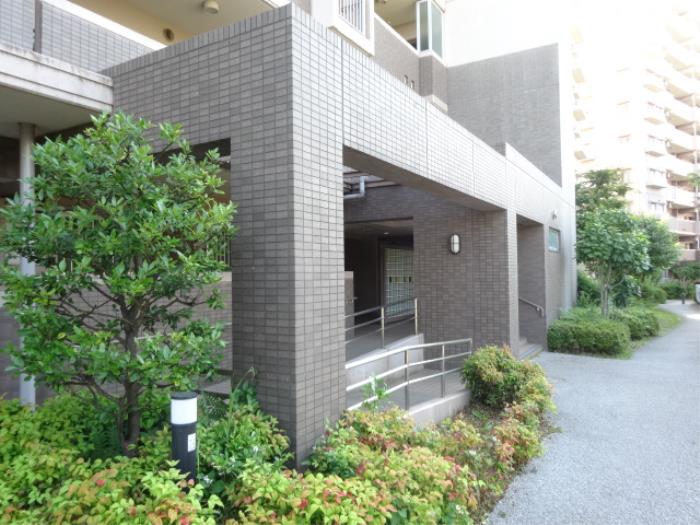 十日市場ヒルタウン　コンフォール十日市場十四番街 エントランス