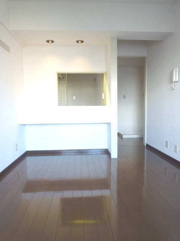 粟飯原マンション 居間