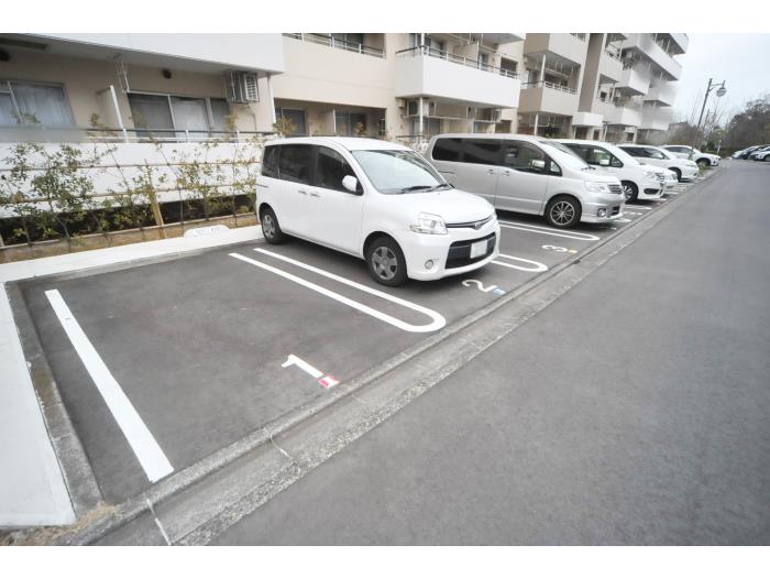 港北ニュータウン　コンフォール東山田 駐車場