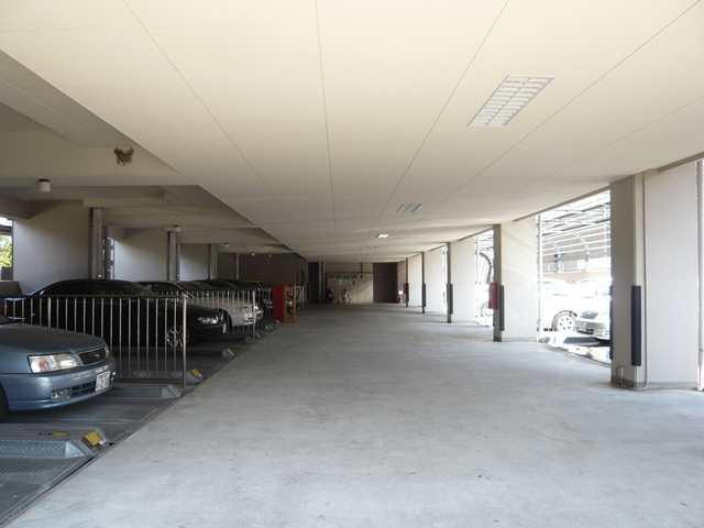 ベルストーン本牧 駐車場