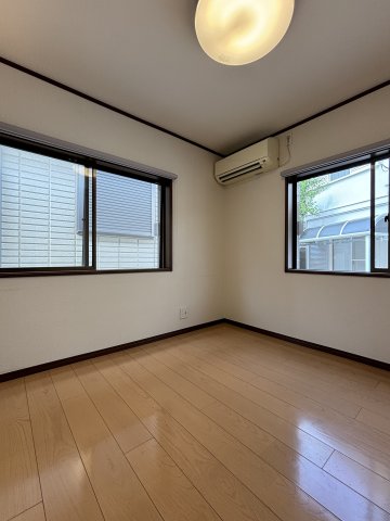 アパートメント軽部 居間