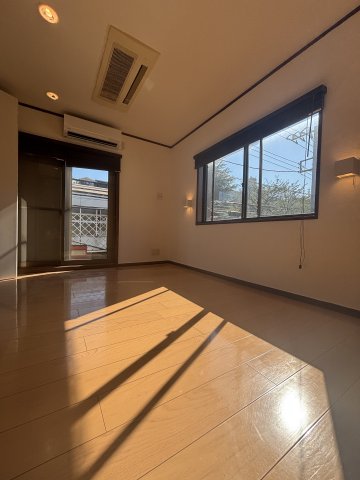 アパートメント軽部 居間