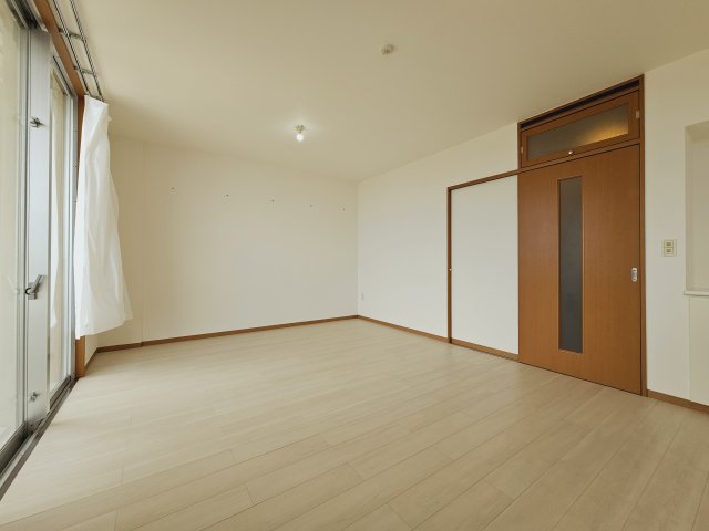 コンフォール仏向町 居間