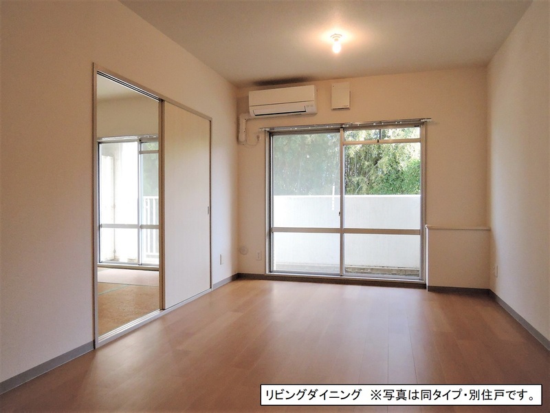 レジエ戸塚深谷 居間