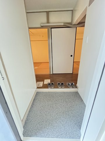 座間東原第2　5号棟 玄関