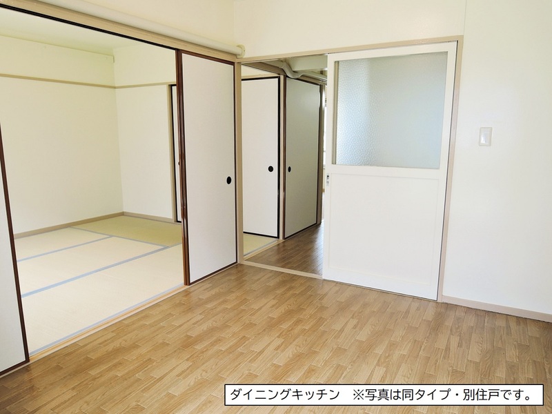 座間東原第2　6号棟 居間