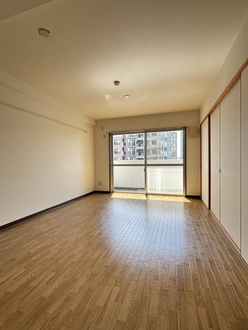 エバーグリーンホームズ 居間