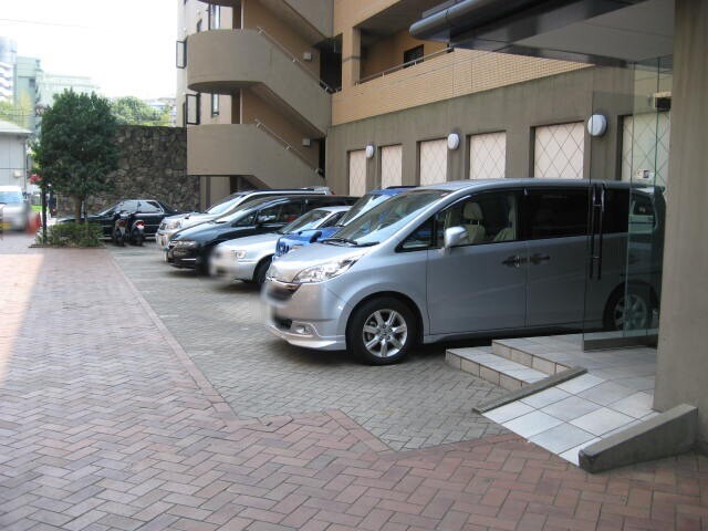 アーヴァイン山太 駐車場