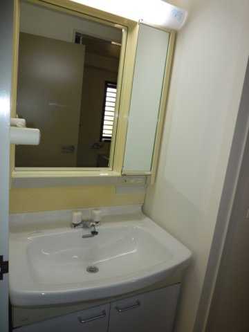 アーヴァイン山太 洗面