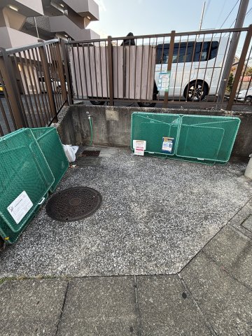 パインクレスト3号館 その他