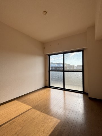 パインクレスト3号館 