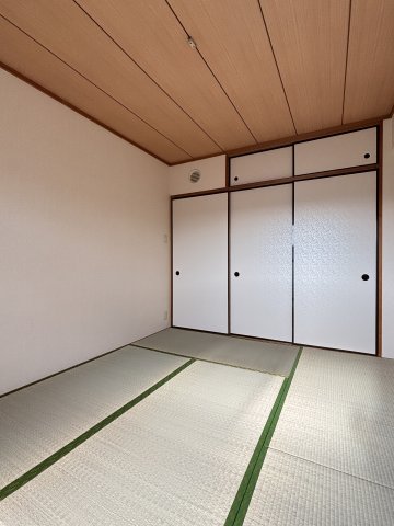 パインクレスト3号館 