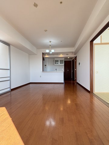 ロワール横濱レムナンツ 居間