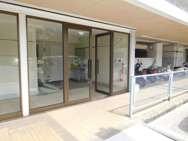 横浜若葉台第2 3-2号棟 エントランス