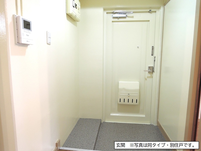 綾瀬寺尾本町　3号棟 玄関