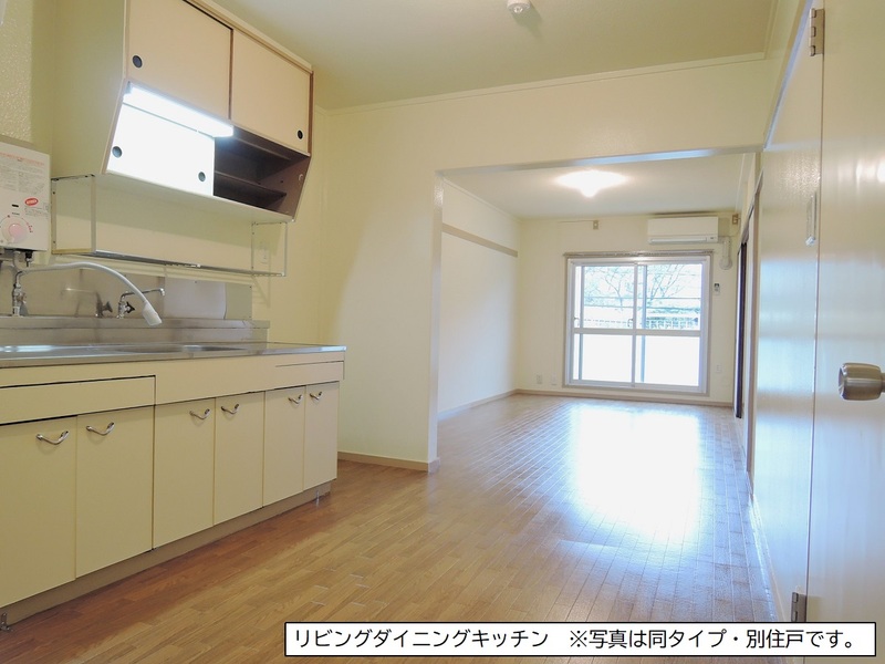 綾瀬寺尾本町　3号棟 居間