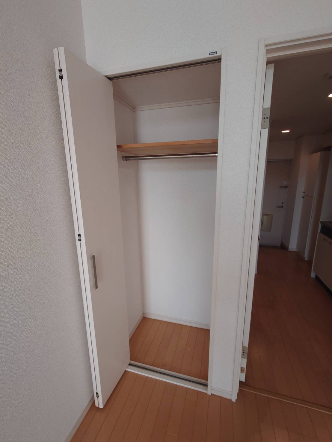 アザレ生麦A棟 収納