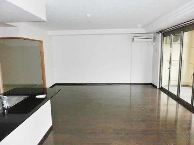 レイディアント横濱ユーロヒルズ 居間