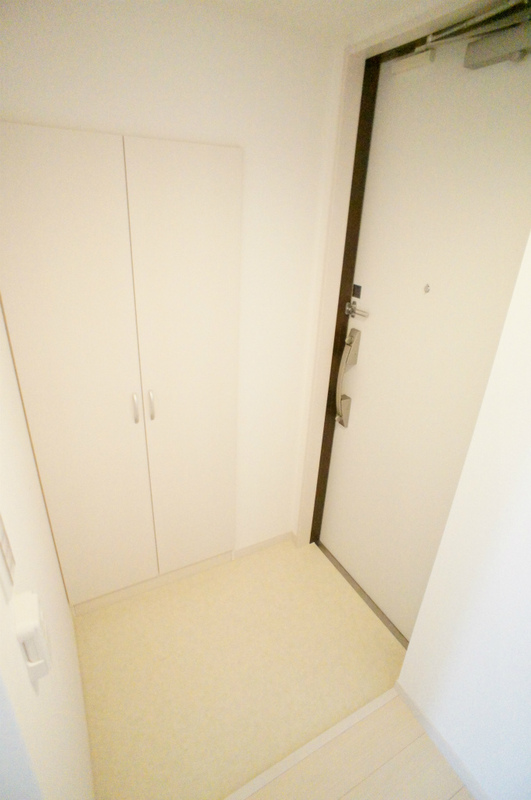 リブリ・フォレスタ 玄関