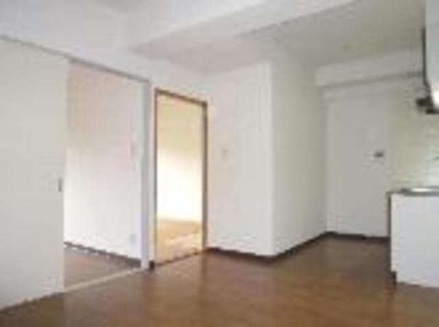 ラフィーネ港北 居間