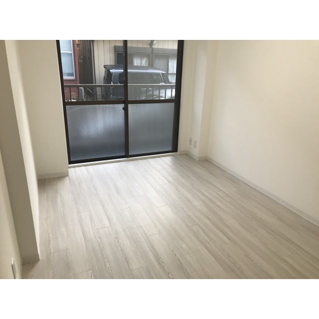 リバーサイドツルミ 居間