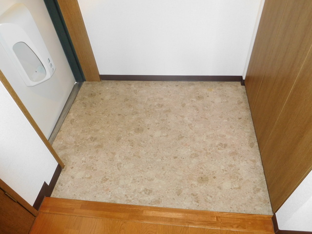 グランソラール丸の内 玄関