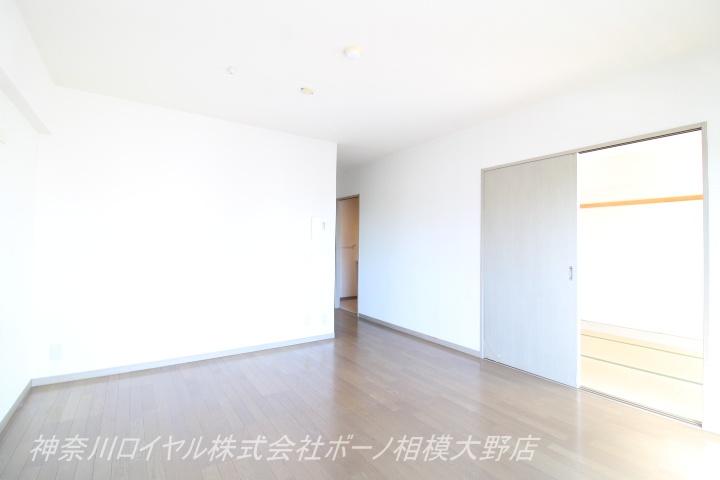 サンハイム石上 居間