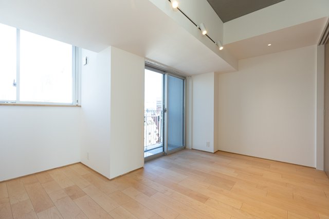 JP noie 横浜平沼 居間