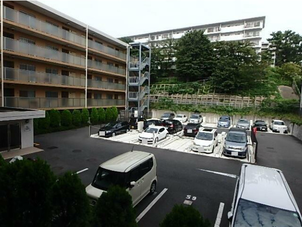 CASSIA横濱ガーデン山 駐車場
