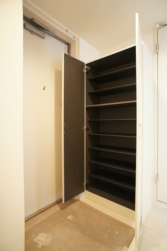 リブリ・ISHIWATA 玄関