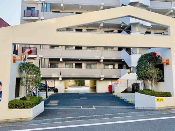 コーポレート鷺沼 駐車場