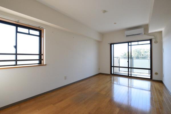 コーポレート鷺沼 居間