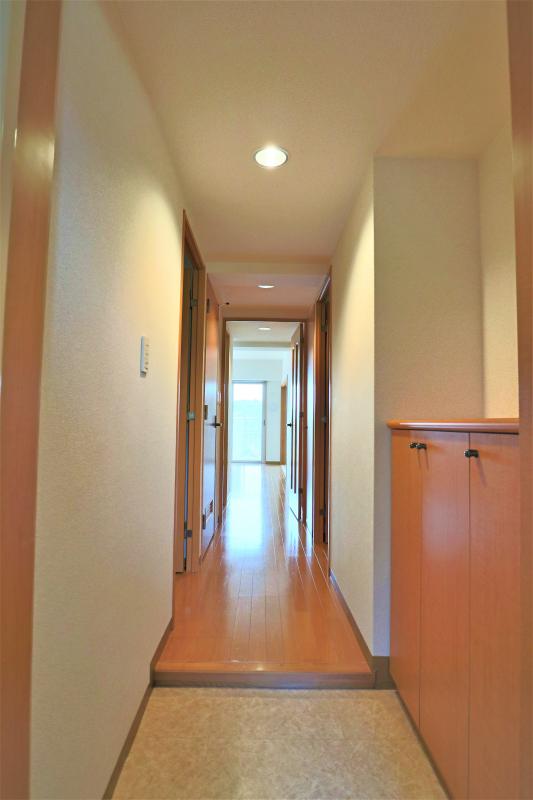 プレジール横濱 玄関