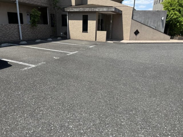 アベニュー・ドミール 駐車場